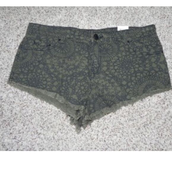 BDG Shorts Size 27 Denim Low Rise MIA NWT - Picture 1 of 2